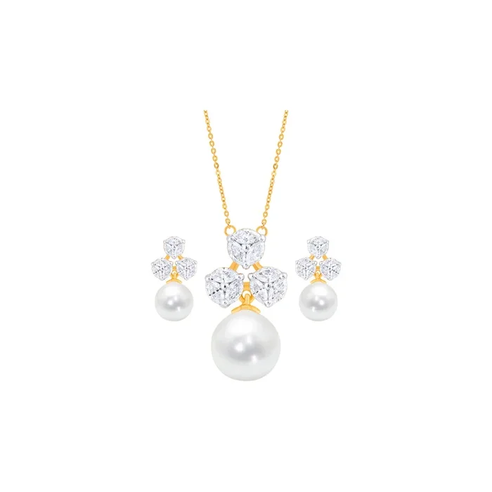 0.74Ct VVS/FG Diamond Pendant Set With Pearl in 18K Gold
