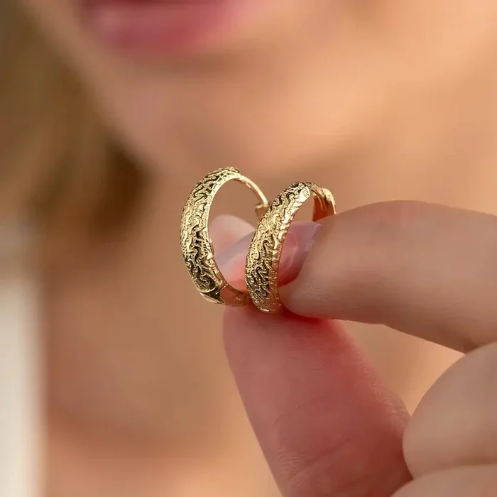 14K Solid Gold Hammered Huggie Hoop Earrings | 14.5mm Diamond-Cut Azura Hoops for Everyday Wear
