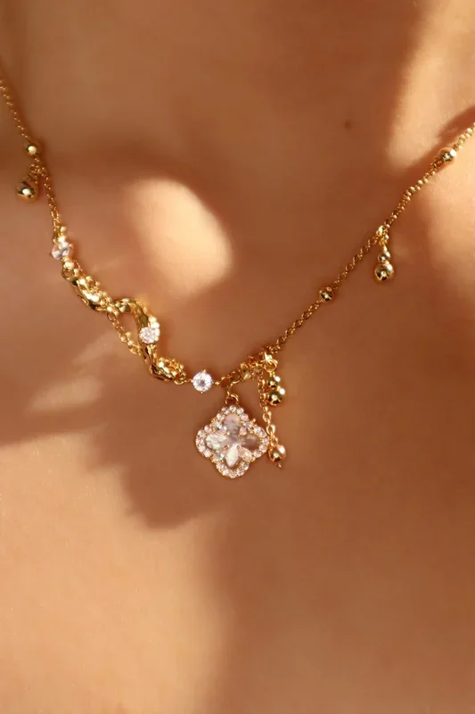 18K Real Gold Plated Lucky Leaf Shell Pearls Spiral Necklace