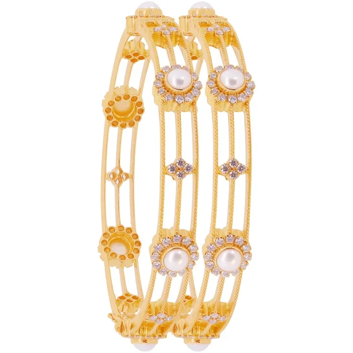 3.92Ct VS/GH Diamond Set of 2pcs Bangles With Pearl in 18K Gold