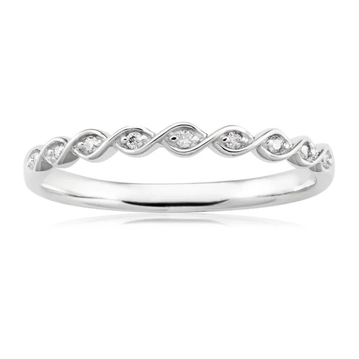 9ct White Gold Diamond Ring with 9 Brilliant Diamonds