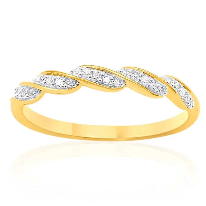 9ct Yellow Gold Diamond Ring With 25 Brilliant Diamonds