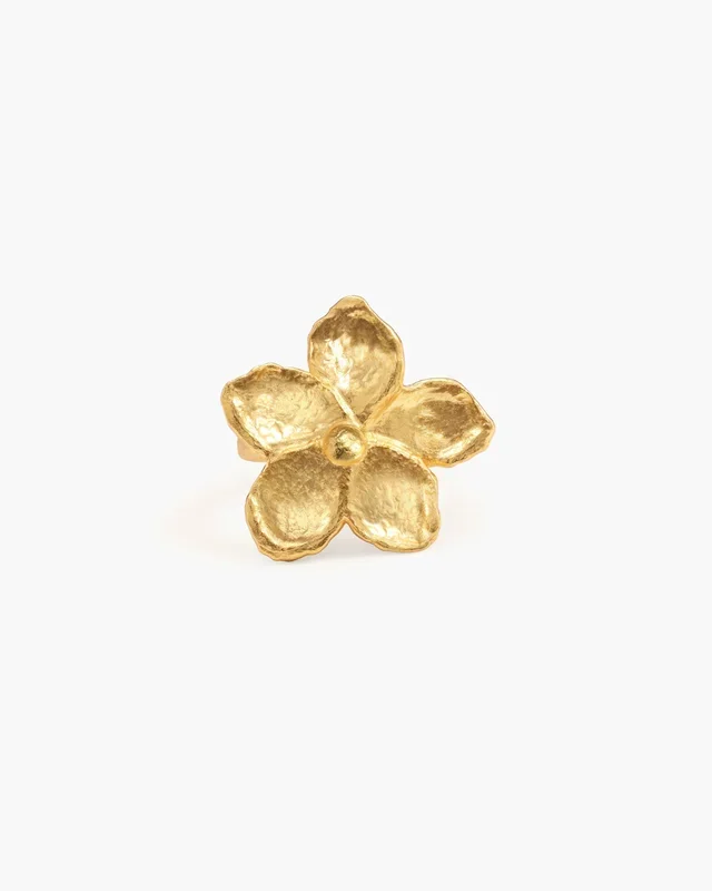 Anello floreale dorato testurizzato