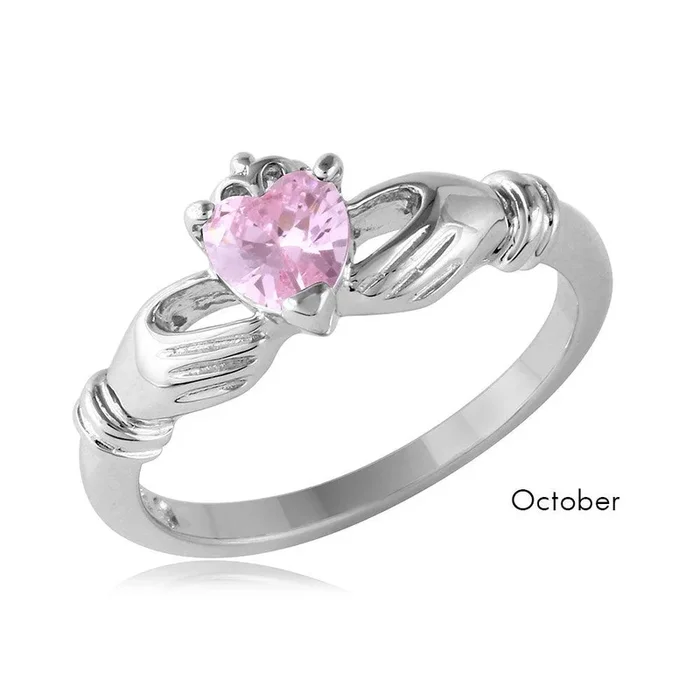 Anillo Claddagh con piedra natal central de circonita cúbica chapada en rodio de plata de ley de octubre – BGR01083OCT