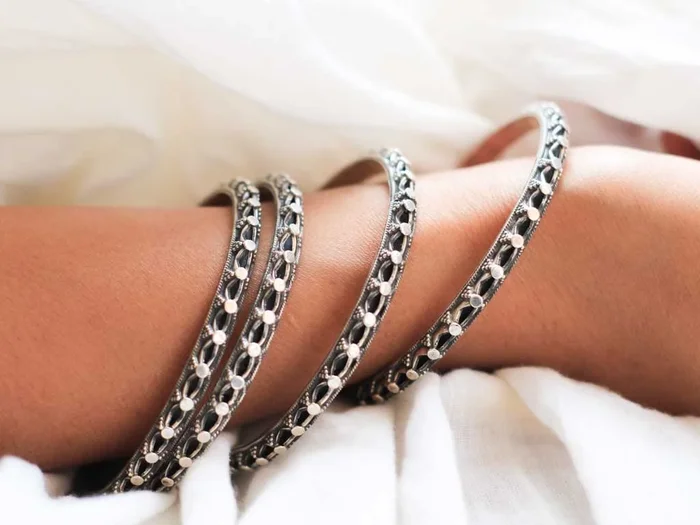 Anvaya Embossed Quirky Bangle
