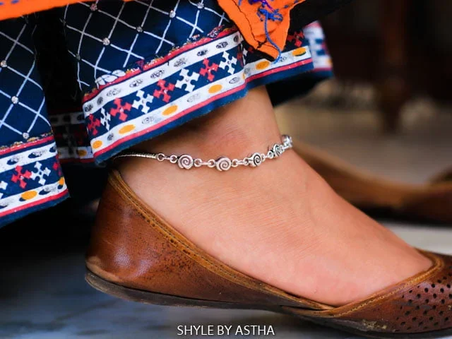 Anvaya Spiral Anklet