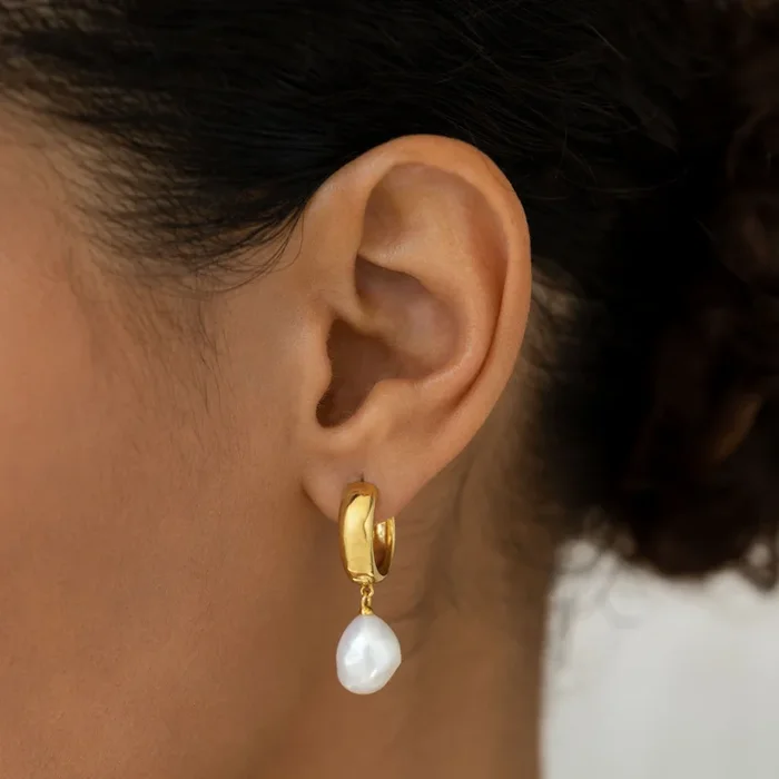 Baroque Pearl Chunky Hoop Earrings – Meredith