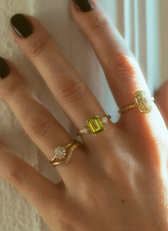 Bir curve small ring 14k goud