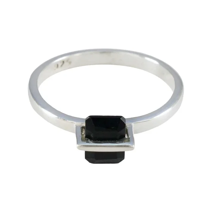 Black Onyx Solitaire Japanese 92.5 Silver Black Gemstone Dainty Luxurious Ring Jewelry