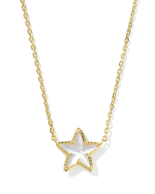 Cassidy Short Pendant Necklace in Mother Of Pearl