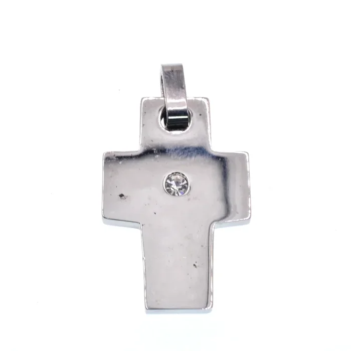 Colgante de cruz gruesa de acero inoxidable rodiado con circonita central – SSP00546