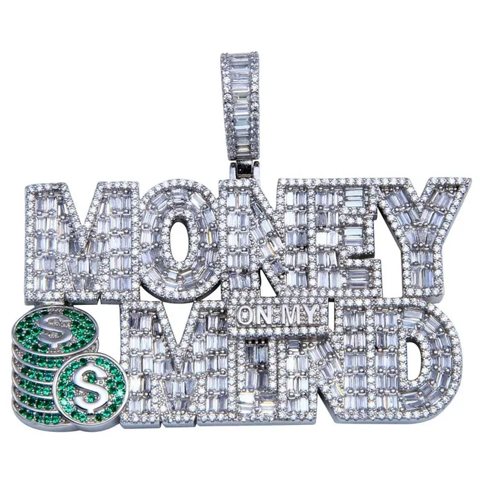 Colgante de hip hop “MONEY ON MY MIND” en plata de ley 925 rodiada con circonitas – SLP00242