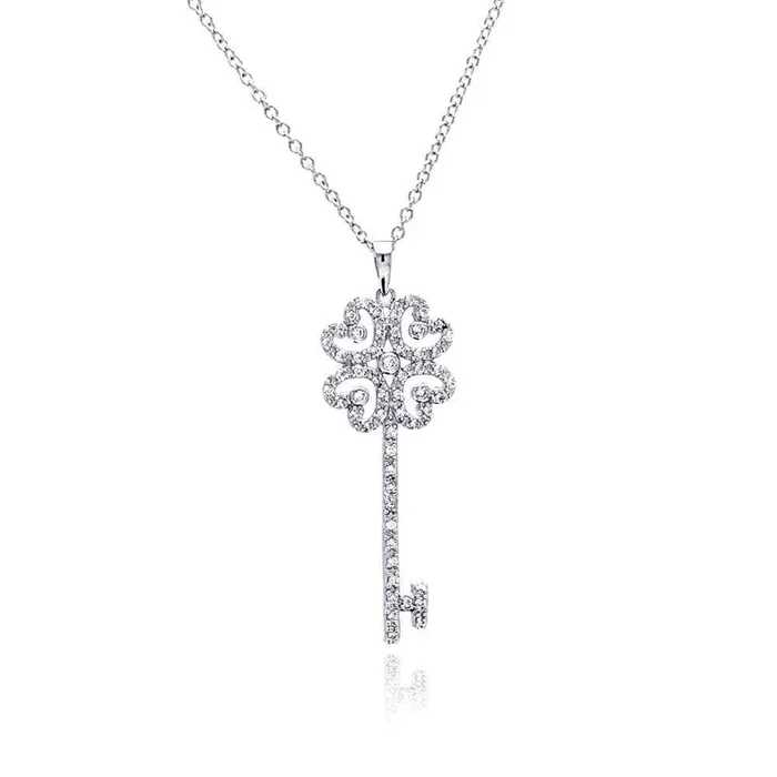 Collar con circonita cúbica y llave de corazón abierto chapado en rodio de plata 925 – BGP00375
