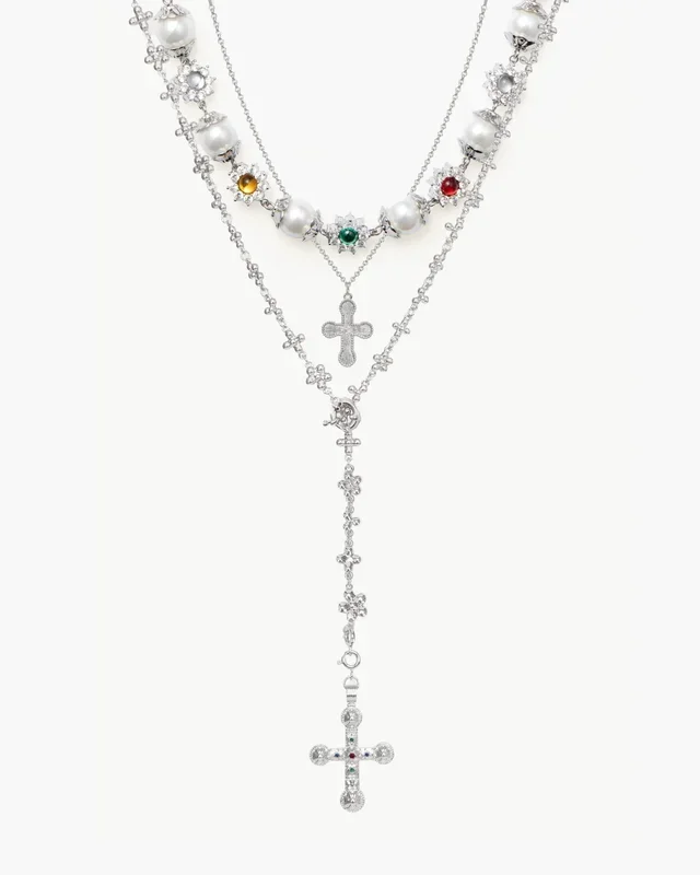 Conjunto de glamour urbano en plata