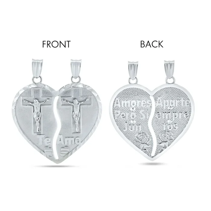 Cruz de corazón roto DC con texto en latín en plata de ley 925 rodiada – GMP00119