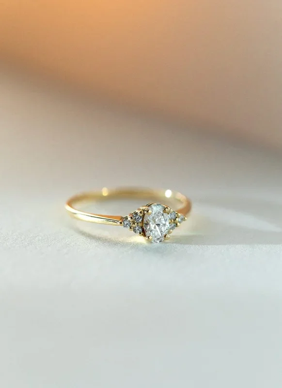 Dakota oval diamond ring 14k gold