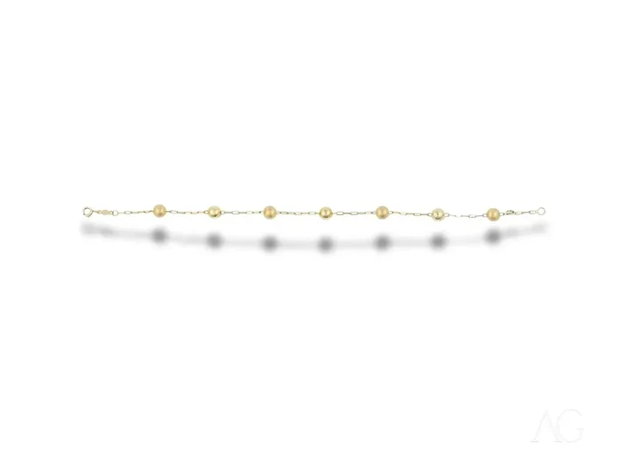 Elegant women’s 18k gold bracelet with spring ring clasp