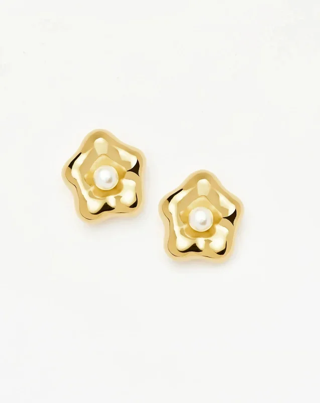Eny Puffy Daisy Oversized Stud Earrings | 18k Gold Plated/Pearl