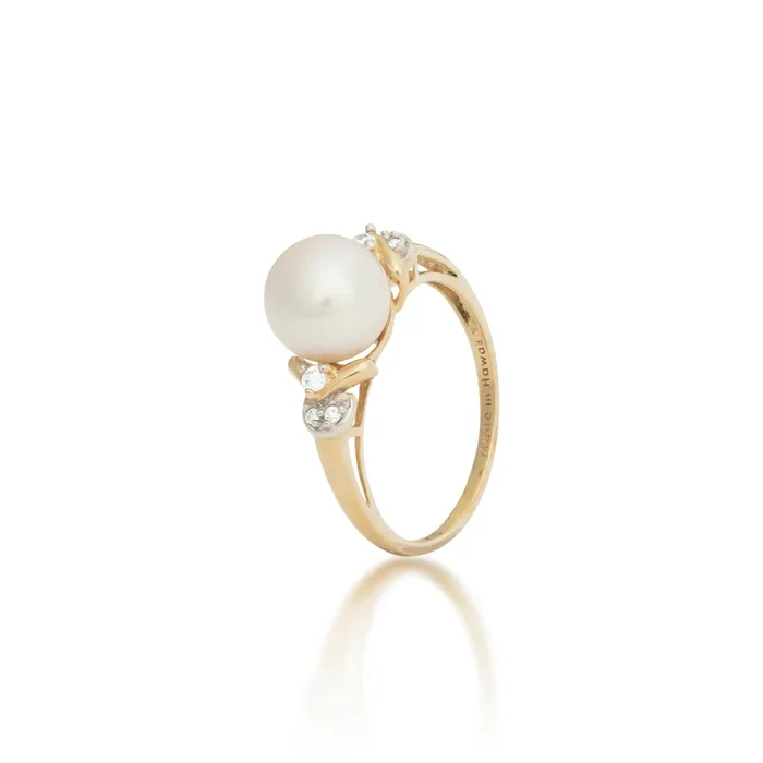 Freshwater White Pearl Ring in Gold with Diamonds – 8-9mm