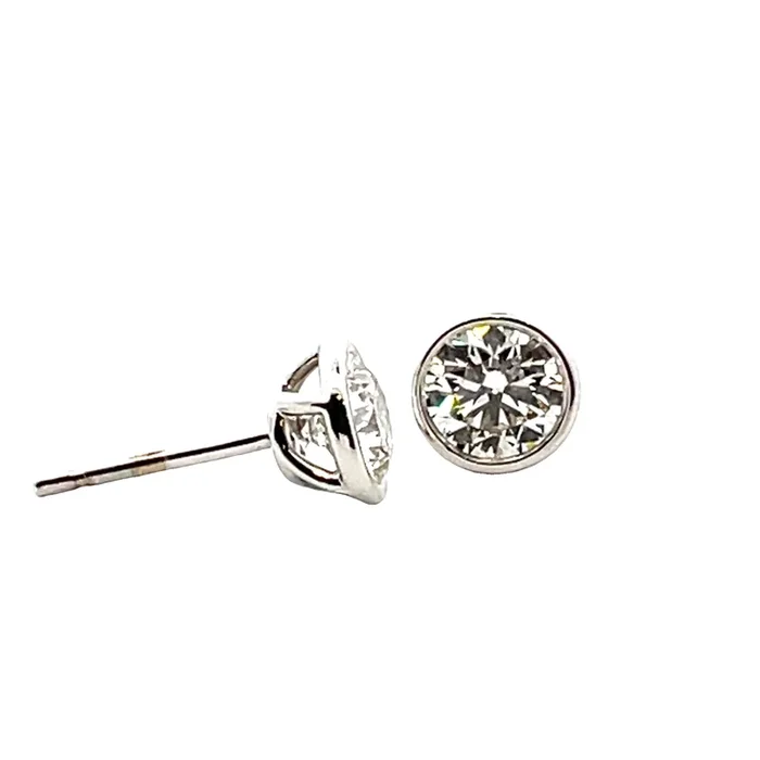 HEARTS ON FIRE Classic Bezel Studs