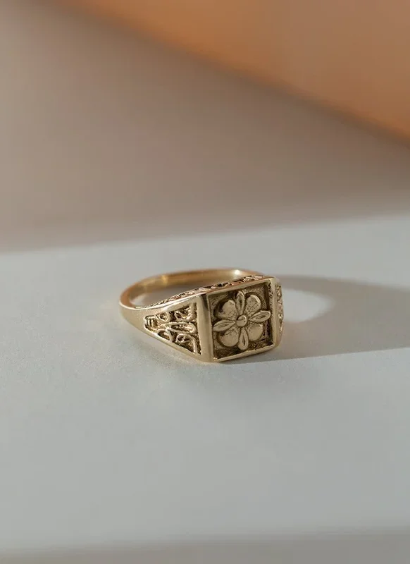 Imone signet ring 14k goud