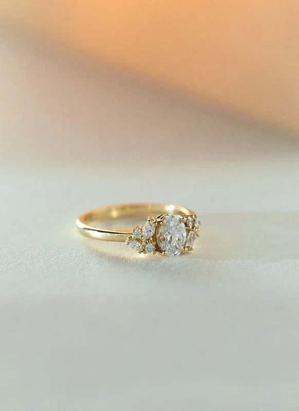 Josie ovaal diamant ring 14k goud