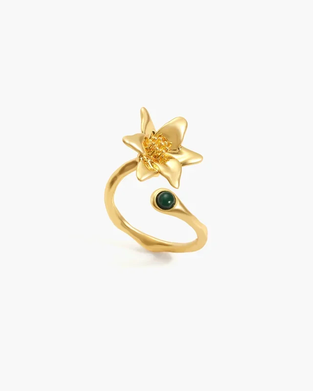 Lily Ring in Gold