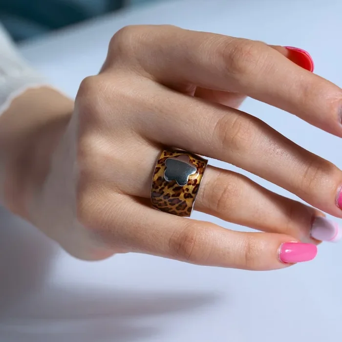 Liquidación – Anillo de plata 925 rodiada con estampado de leopardo y flor – BGR00155
