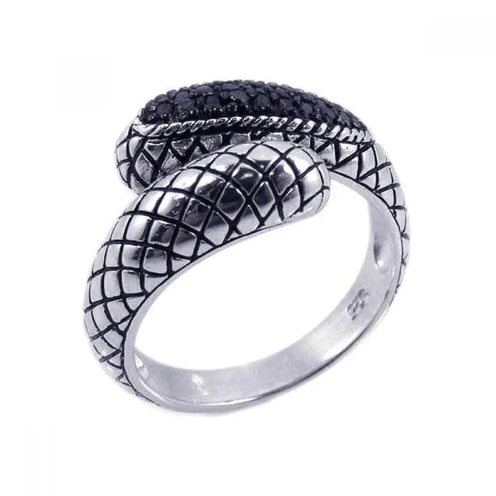 Liquidación – Anillo texturizado de plata 925 con rodio oxidado y baño de rodio negro con circonita negra – STR00479