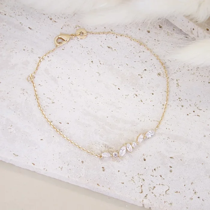 Luna bracelet 18cm with sparkling zircon petals gold-plated
