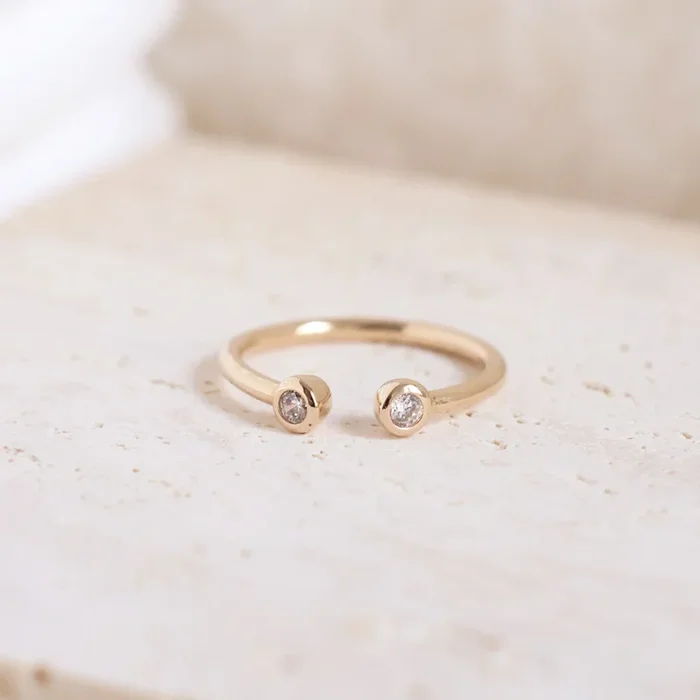 Misaki ring with zircons gold plated