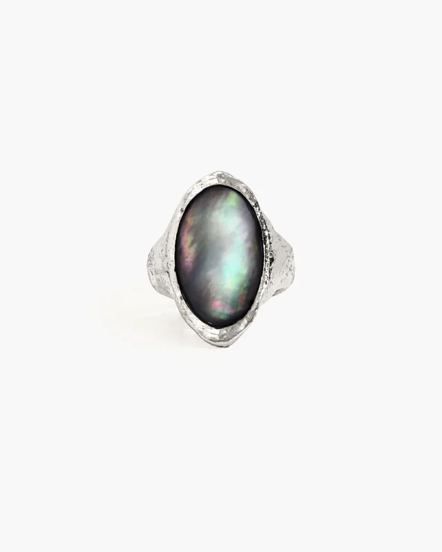 Mitternacht-Oval-Muschel-Ring in Silber