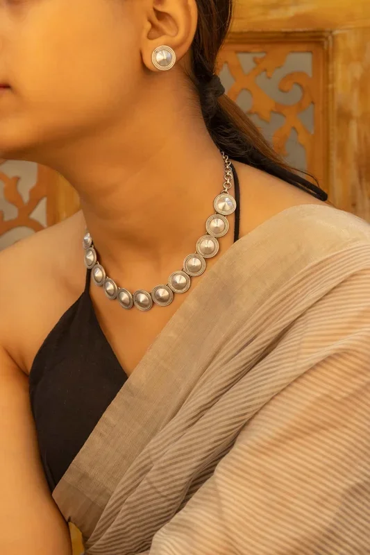 Moh Tikdi Sequence Fine Necklace Set