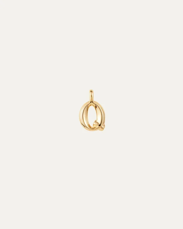 Monogram Pendant – Q