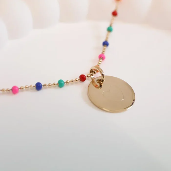 Multicolored pearl necklace and 15mm medal gold-plated to engrave