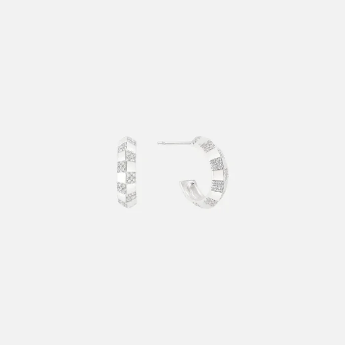 Pinstripe Strength Knife Edge Diamond Earring