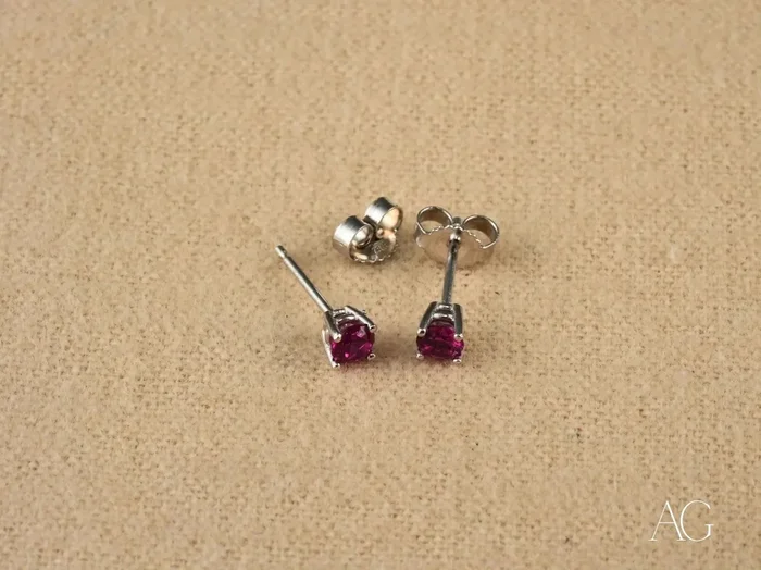 Radiant Glow: 18k White Gold CZ Stud Earrings