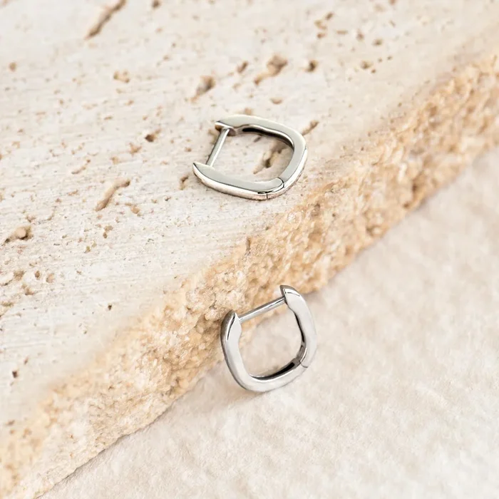 Square Huggie Earrings Silver – Amelia