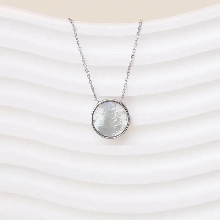 Suki necklace mother-of-pearl medal sterling silver to engrave
