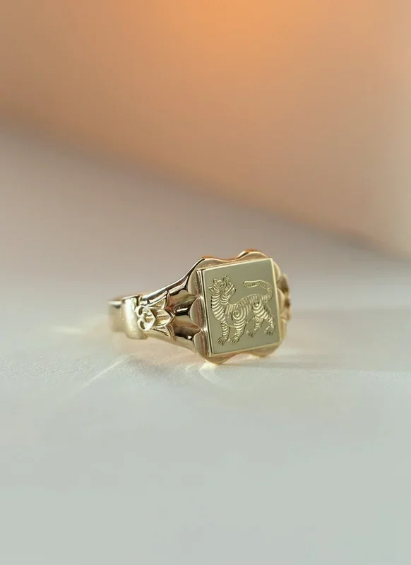 The gent lenny signet ring 14k gold
