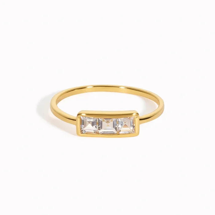 Three Stone Ring – Edith