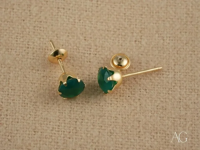 Verdant Sparkle: 18k Gold Green CZ Stud Earrings