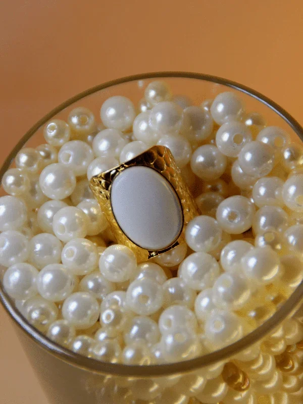 WHITE signet ring